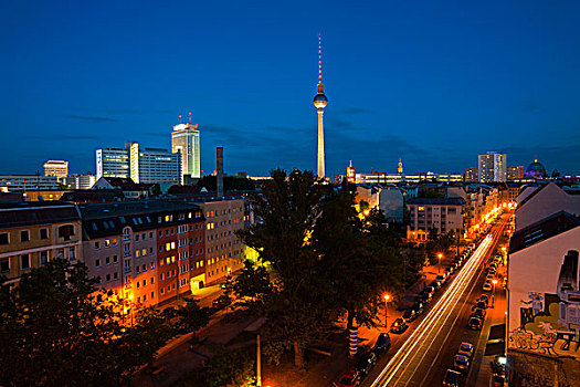 天际线,电视塔,黄昏,路,街道,右边,正面,地区,柏林,德国,欧洲