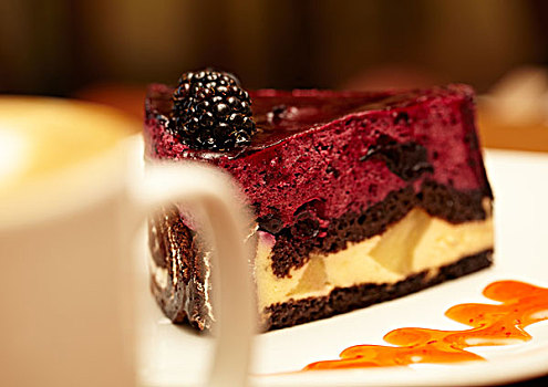 芝士蛋糕,黑莓,盘子