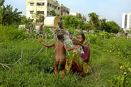女人,浴,孩子,沟,达卡,孟加拉,七月,2007年
