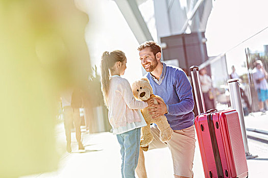 父亲,女儿,泰迪熊,手提箱,户外,机场