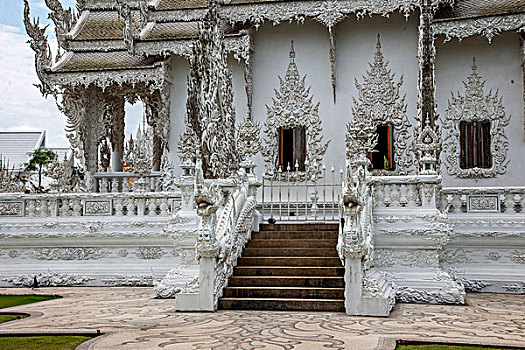 泰北清莱白庙又叫,龙昆寺,灵光寺或白龙寺,wat,rong,khun