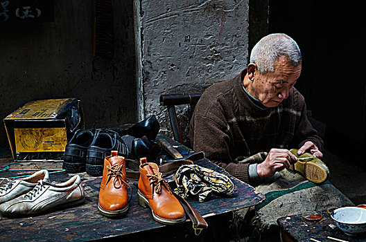 老人,鞋子,修鞋,小巷,街道,农村,乡村,中国