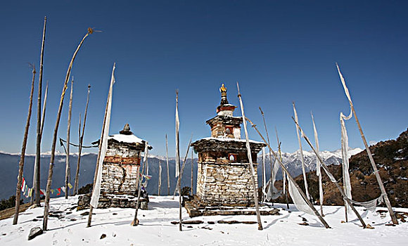 寺院,经幡,雪中,高处,不丹