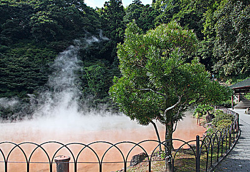 日本九州大分县血池地狱,chinoikejigokubloodpondhell