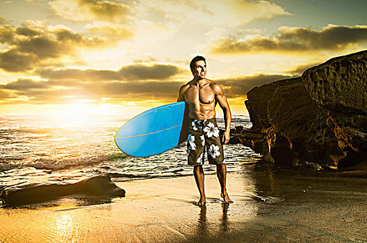 男人,冲浪板,岩石,海滩