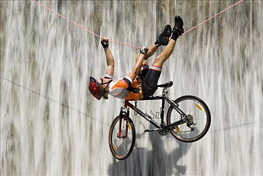 男人,瀑布,绳索,自行车,国家公园,上奥地利州,奥地利,欧洲