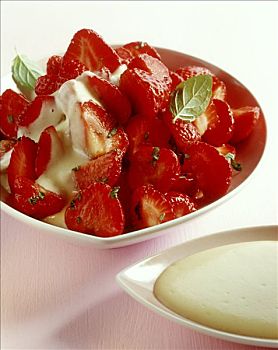 草莓沙拉,椰子,萨芭雍
