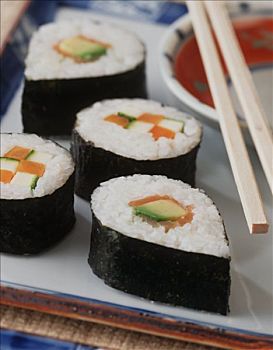 紫菜寿司卷,寿司,三文鱼,蔬菜
