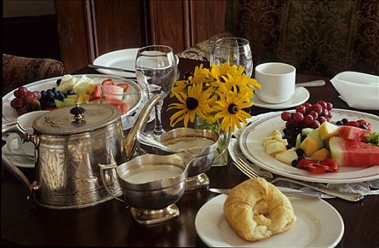 加拿大,魁北克,特写,桌上,早餐,咖啡,牛奶,牛角面包,水果,盘子,杯子,花