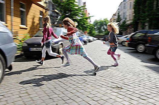 三个,女孩,住宅,街道,中心,杜塞尔多夫,北莱茵威斯特伐利亚,德国,欧洲