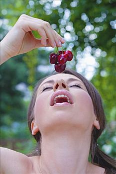 女青年,吃,樱桃
