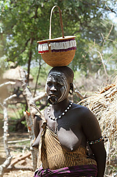 摩西族,女人,奥莫山谷,埃塞俄比亚