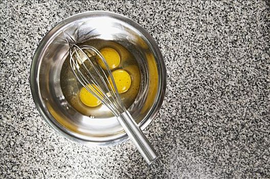 蛋黄,打蛋器,碗