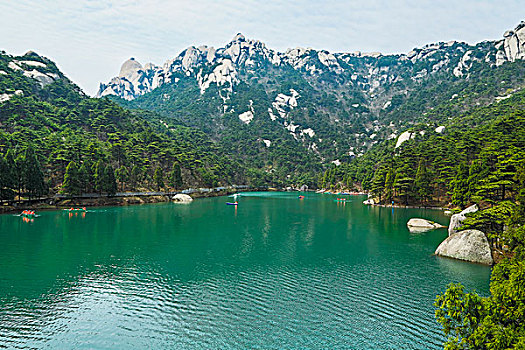 天柱山炼丹湖与五指峰