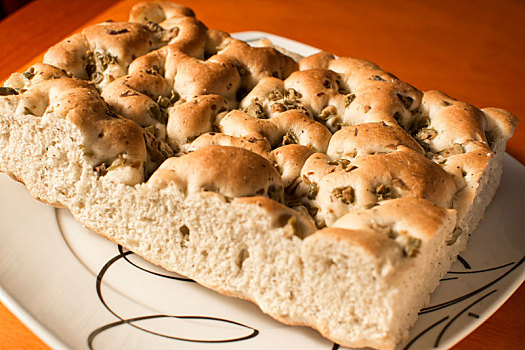意式香饼,橄榄,面包