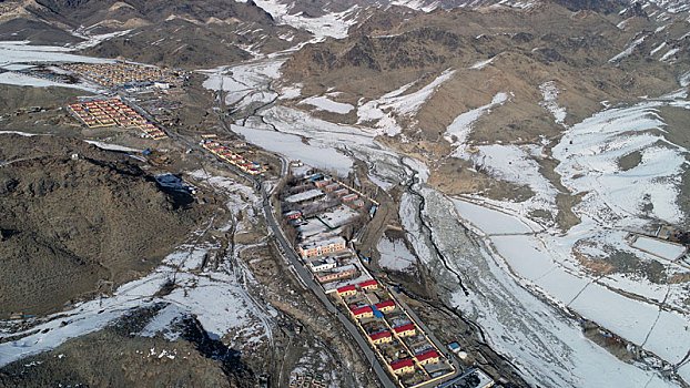 新疆哈密,航拍天山深处的牧民新村