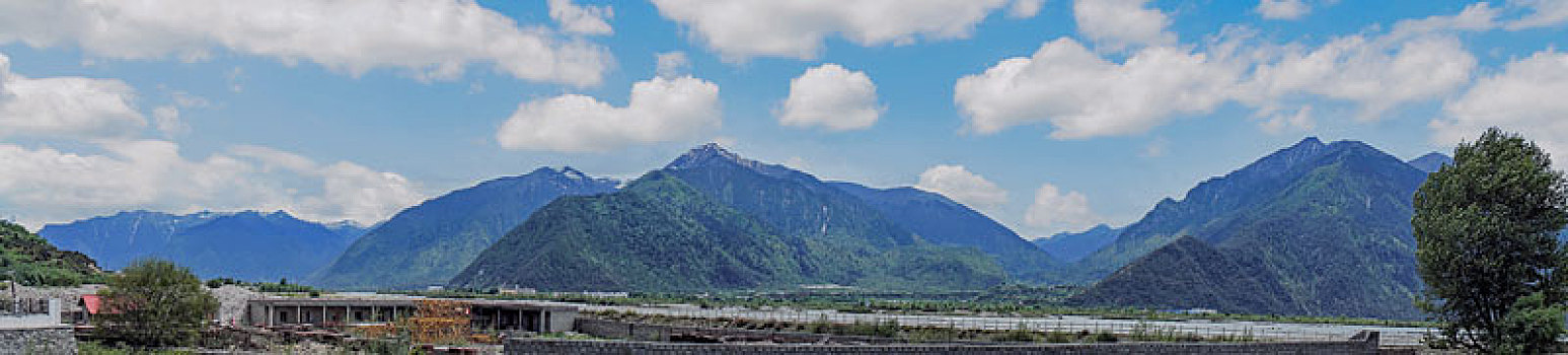 雅鲁藏布江大峡谷全景图