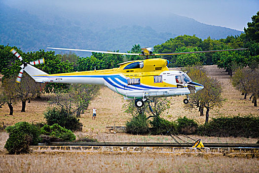 直升飞机,填充,水,容器,卡普德佩拉,马略卡岛,西班牙