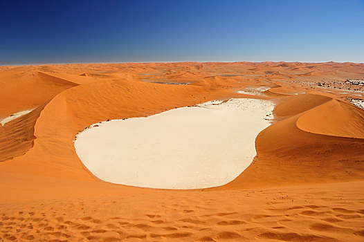 盐磐,沙丘,索苏维来地区,纳米比诺克陆夫国家公园,纳米比亚,非洲