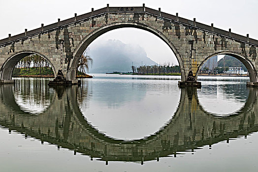 公园景观石拱桥三孔桥