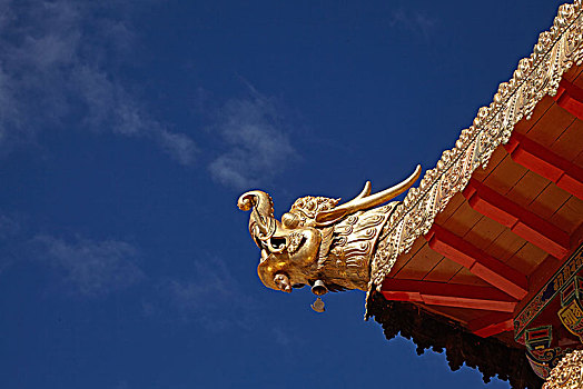 藏式建筑寺院龙首飞檐