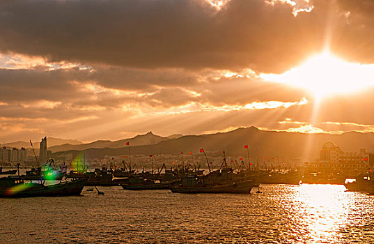 夕阳渔港