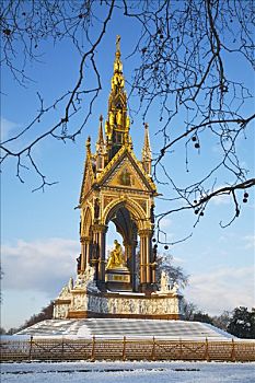 英格兰,伦敦,肯辛顿,肯辛顿花园,阿尔伯特亲王纪念碑,雪,白天
