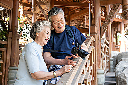 老年夫妻旅游