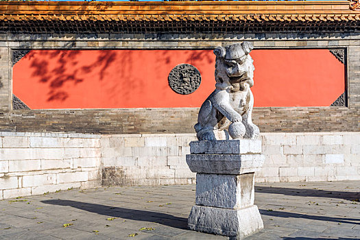 古建石狮子红色影壁墙,拍摄于南京朝天宫
