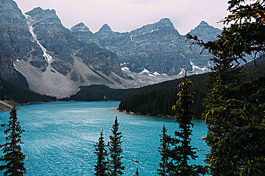 俯视图,冰碛湖,仰视,山脉,班芙国家公园,艾伯塔省,加拿大