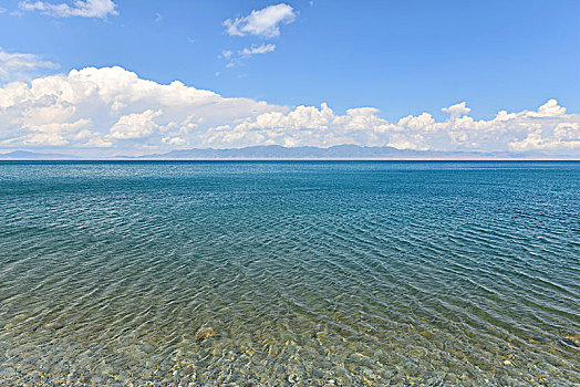 赛里木湖夏季风光