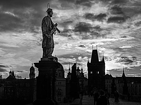 雕塑,一个,男人,查理大桥,剪影,建筑,阴天,布拉格,捷克共和国