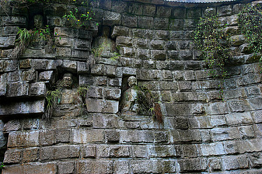 大足宝顶山石刻,毗卢道场外壁修复后的月轮龛佛像