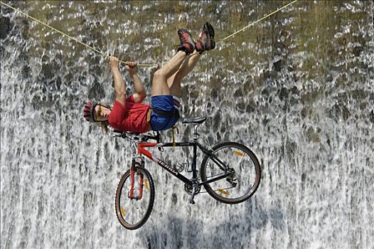 瀑布,悬挂,下方,绳索,自行车