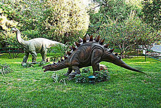 公园中的仿生恐龙