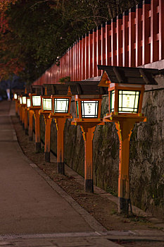 日本京都八坂神社夜晚的常夜灯