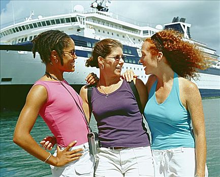 特写,三个女人,年轻,站立,海滩,正面,游船,百慕大