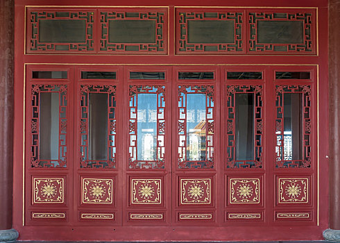 中式红色隔扇门窗