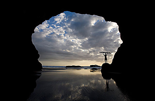 剪影,冲浪,海滩,洞穴,北岛,新西兰