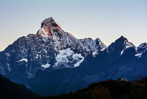 日照金山