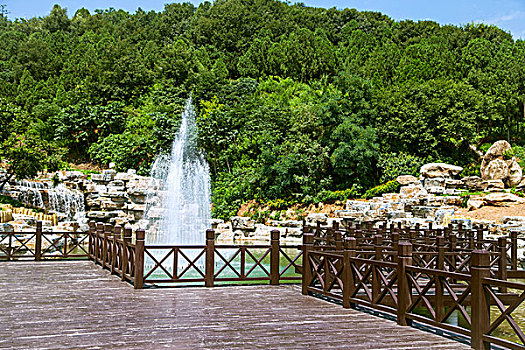 中国古典园林中的喷泉和九曲桥