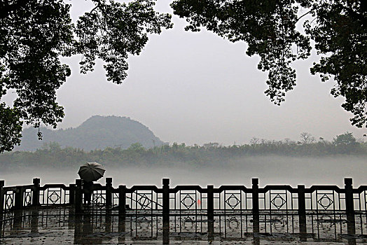 烟雨漓江