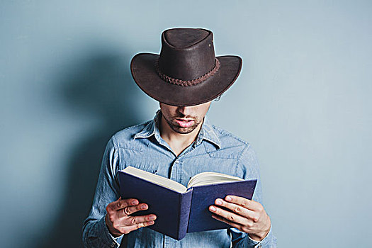 年轻,牛仔,读,书本