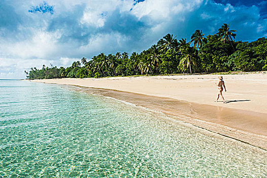 女人,走,手掌,白沙滩,岛屿,汤加,南太平洋