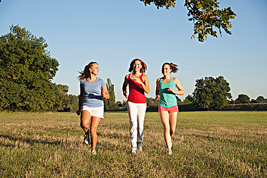三个女人,年轻,慢跑,一起,草地