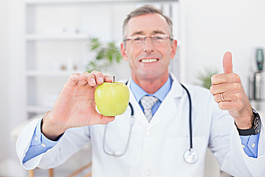 微笑,医生,展示,苹果,竖大拇指,诊所