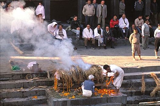 帕苏帕蒂纳特寺,火葬,圣城