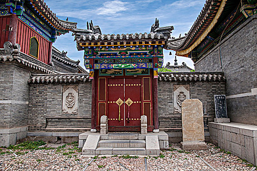 山西忻州市五台山广化寺寺院侧门