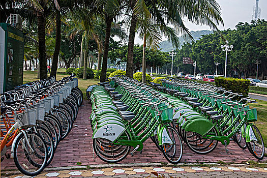 广东省珠海市情侣中路海滨环保自行车租赁服务亭