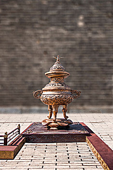 陕西省西安古城楼里的香炉
